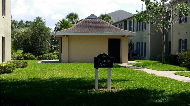 Building Photo - 2041 Dixie Belle Dr