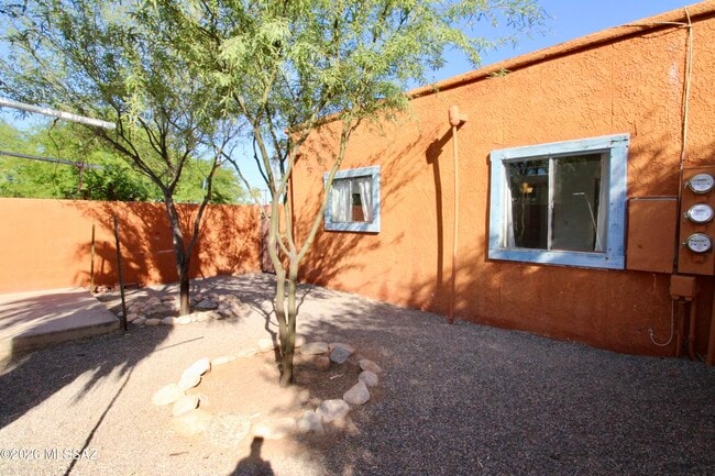 Building Photo - 4402 E Pima St