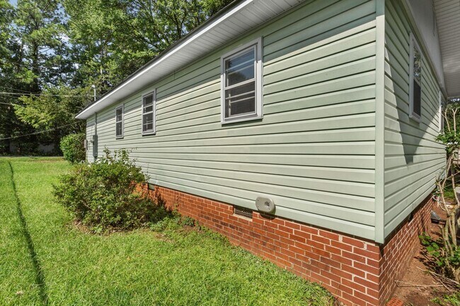 Building Photo - 102 Pierce St