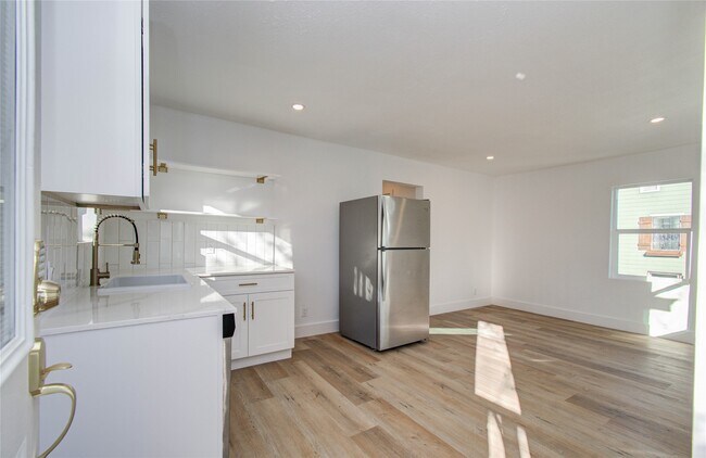 Building Photo - 408 Randall St