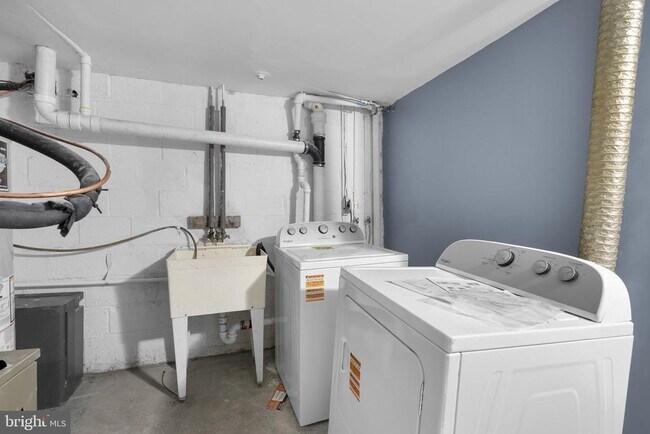 Building Photo - 6212 Carters Ln