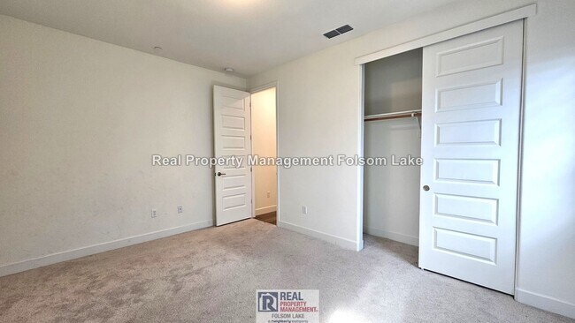 Building Photo - Upgraded 4 Bed + Loft | Solar | EV Charger | Outdoor Living | Folsom