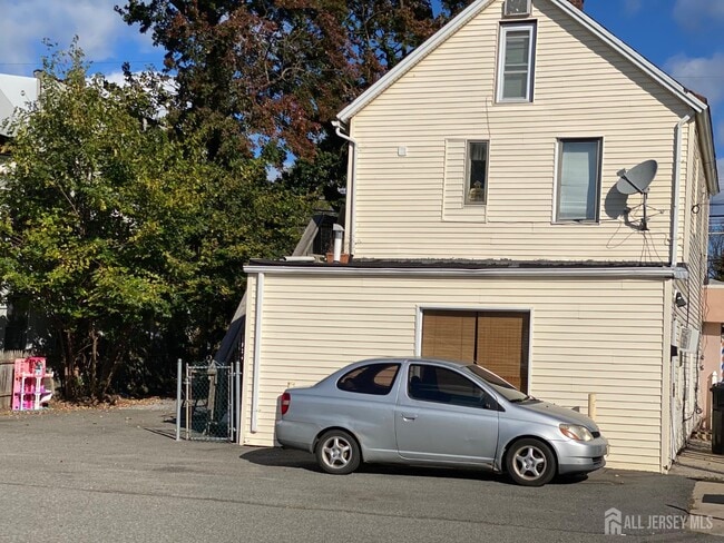 Primary Photo - 116 Woodbridge Ave
