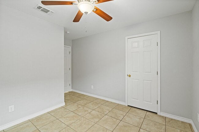 Building Photo - 1013 Tesoro Run