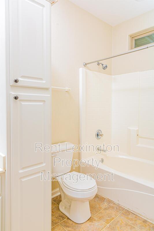 Building Photo - 749 Whispering Brook Trce