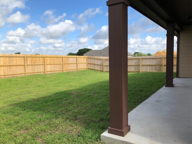 Building Photo - 1006 Old Vine Rd