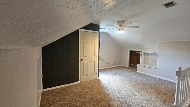 Building Photo - 445 W Chickasaw Rd