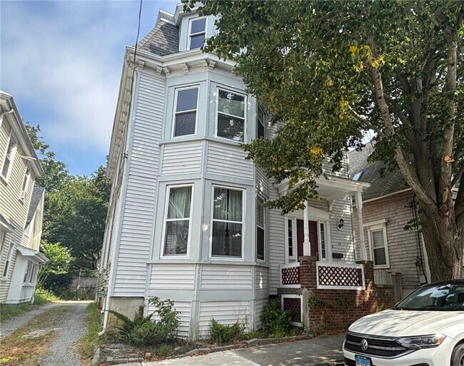 Primary Photo - 46 Lee Ave