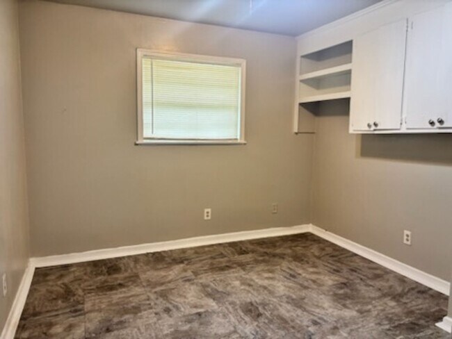 Building Photo - 1554 Dianne Dr