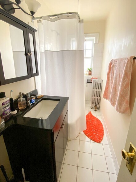 Building Photo - 1605 W Sunnyside Ave