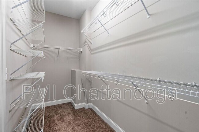 Building Photo - 8229 Pierpoint Dr