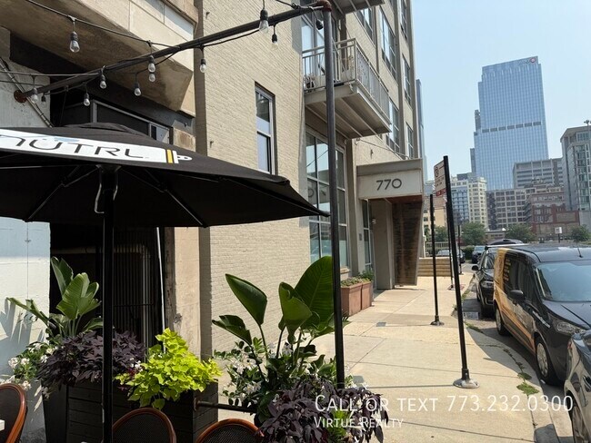 Building Photo - 770 W Gladys Ave