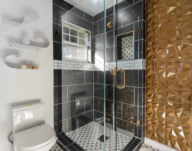 Building Photo - 3423 W Clarendon Dr