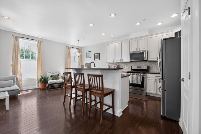 Building Photo - Spacious 3BR Condo in Westborough