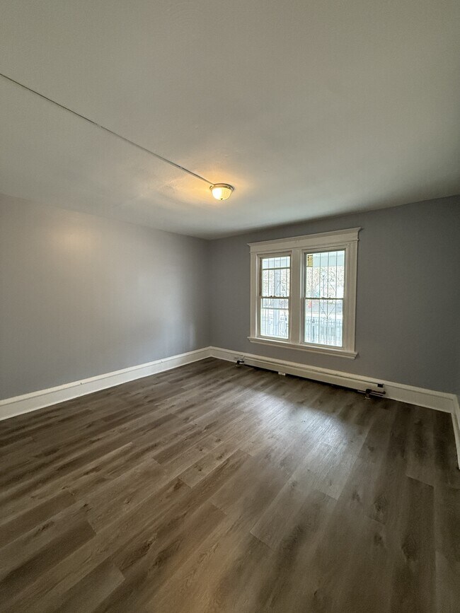 Building Photo - 96-98 Sargeant St-FL1