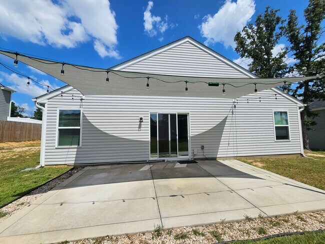 Building Photo - 1420 Demila Dr