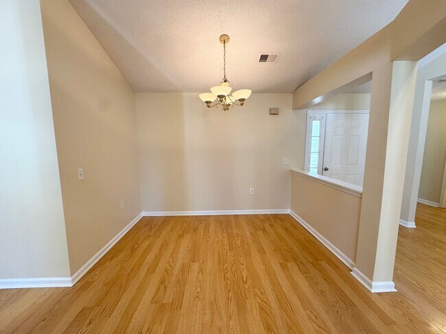 Building Photo - Myrtle Beach - 3 Bedroom / 2 Bathroom Home