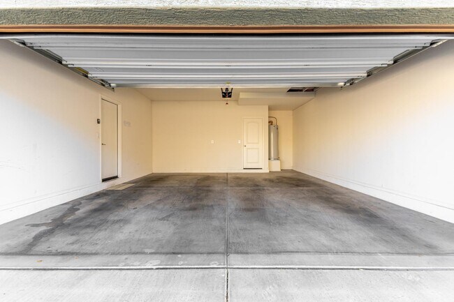 Building Photo - 7742 W Palm Ln