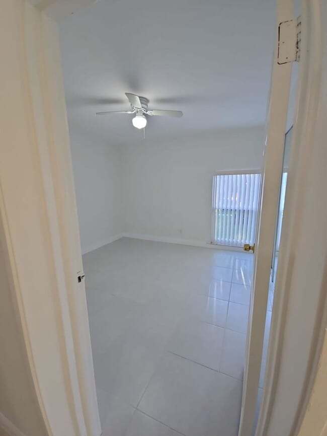 Building Photo - LABOR DAY SPECIAL Great Renovated 3/1 |  Q...