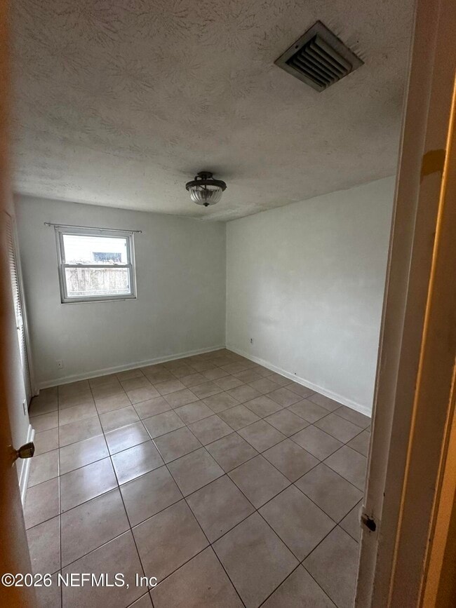 Building Photo - 472 Tara Ln