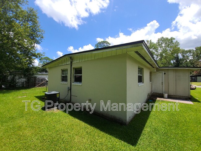 Building Photo - 6947 Clovis Rd