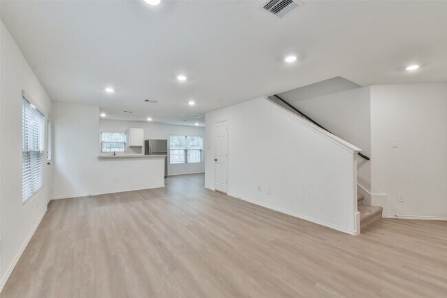 Building Photo - 3707 Solanum Dr