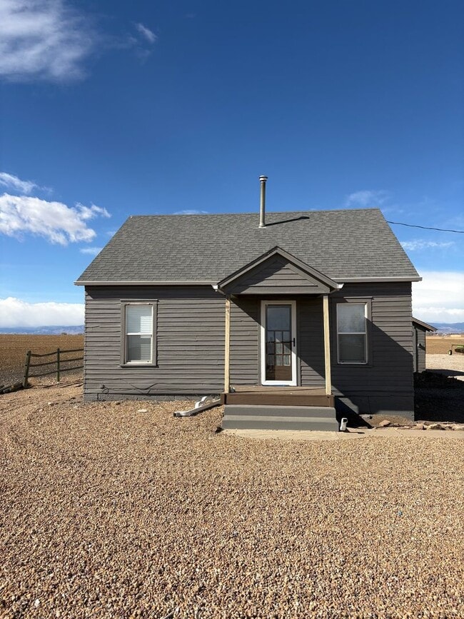 Building Photo - Cozy Country Home with Mountain Views