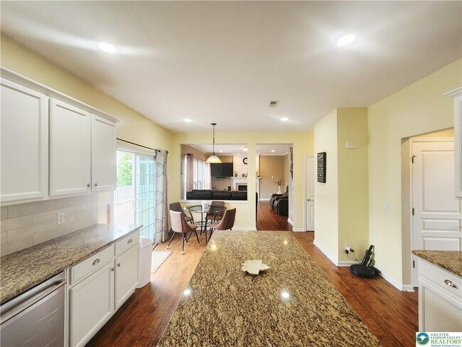 Building Photo - 8858 Pathfinder Rd