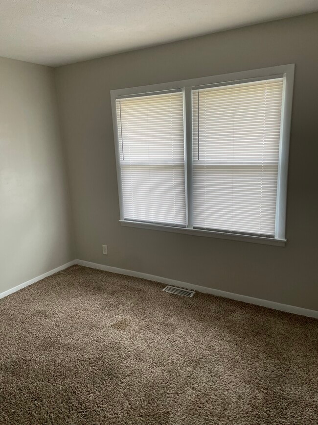 Second bedroom - 526 E Wilson Ave