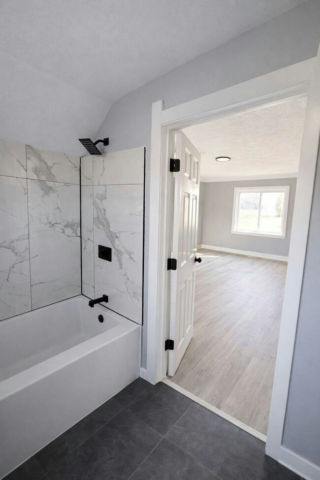 Building Photo - 5563 Silvertown Dr