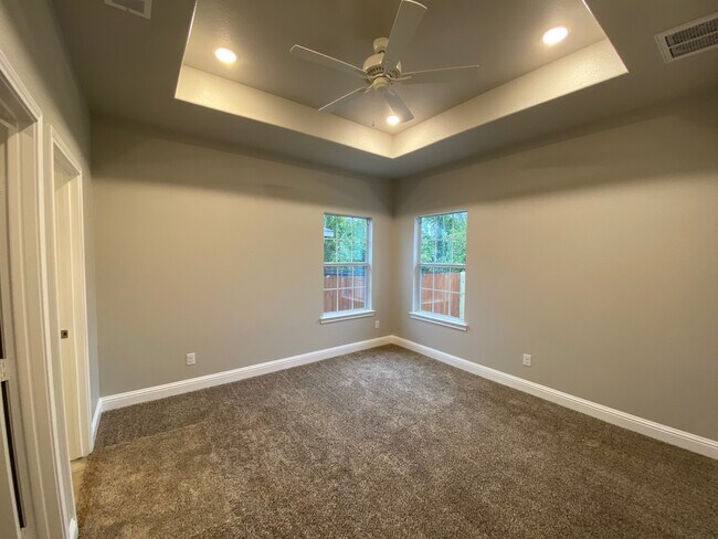 Building Photo - 2211 Henry St