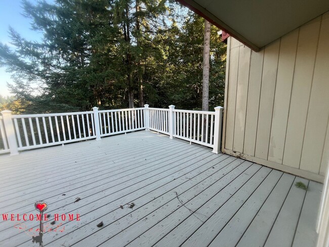 Building Photo - 2 bedroom townhome condo with AMAZING view, brand new carpeting and a fresh coat of paint!!!