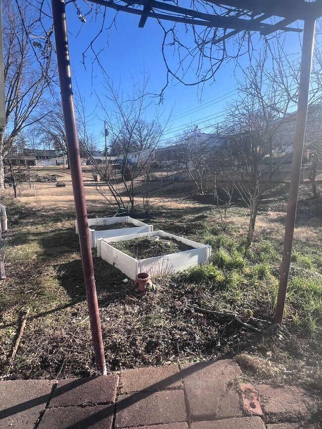 Building Photo - Fully Renovated 4 Bed / 2 Bath Home for Rent – South County (63125)