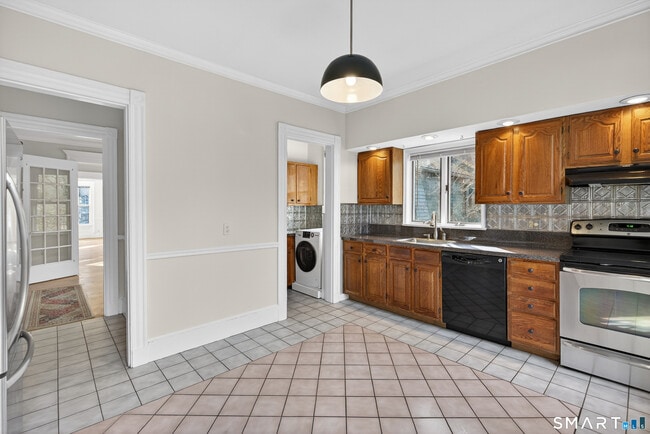 Building Photo - 339 Willow St