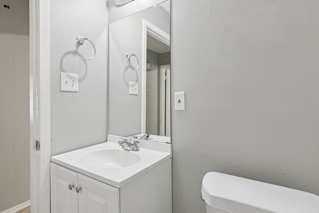 Building Photo - 3641 N MacGregor Way