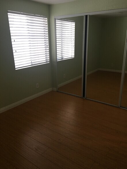 bedroom with full wall mirrored closet - 616 Veteran Ave