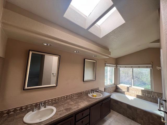 Building Photo - 5101 Vía Mindanao