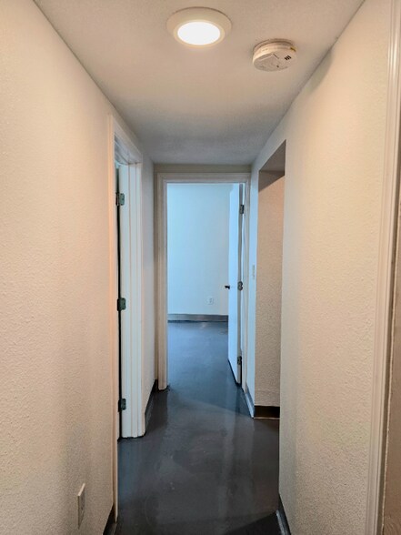 Building Photo - 1719 W Walnut Ave