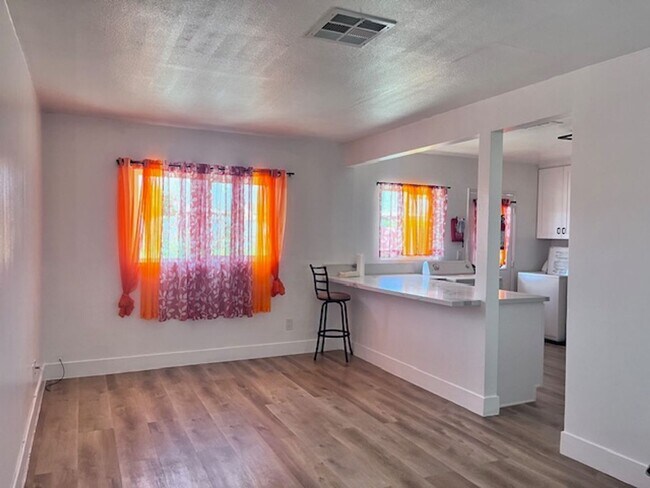 Building Photo - Recently Remodeled San Bernardino Home