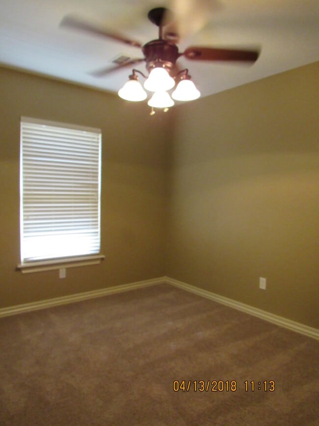 Building Photo - Fantastic home located in Eastlake
