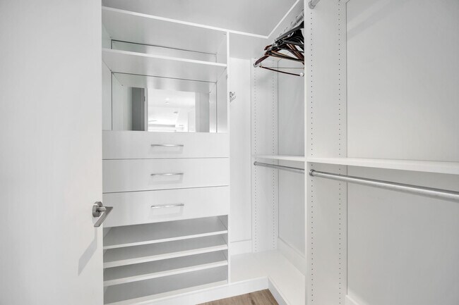 Building Photo - 612 Bayshore Dr