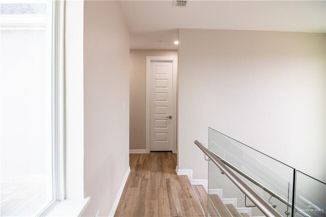 Building Photo - 23 N Crown Point