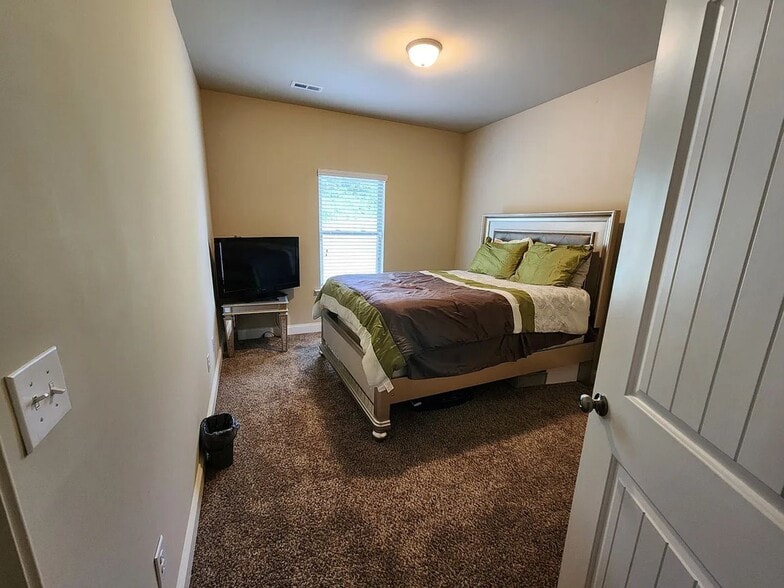 Building Photo - 5434 Bluebell Cir