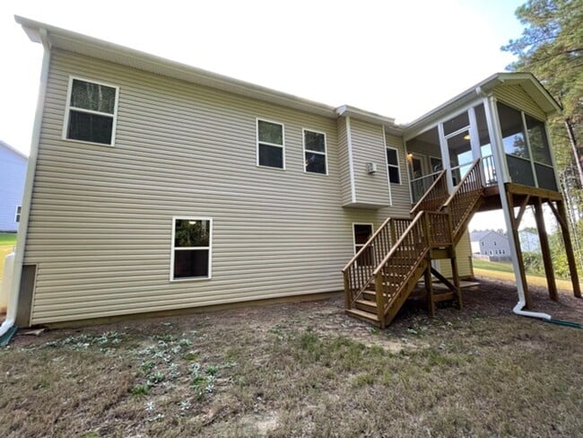Building Photo - Bluffs at Knolls at the Neuse