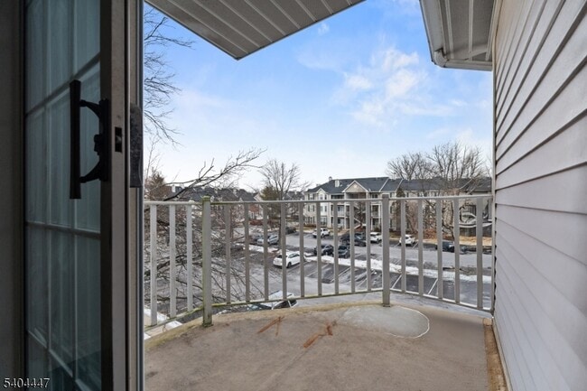 Building Photo - 12 Kingston Run