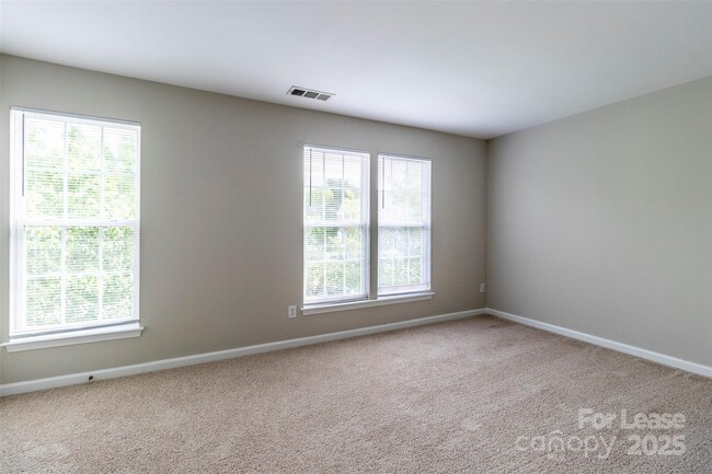 Building Photo - 9618 Blossom Hill Dr