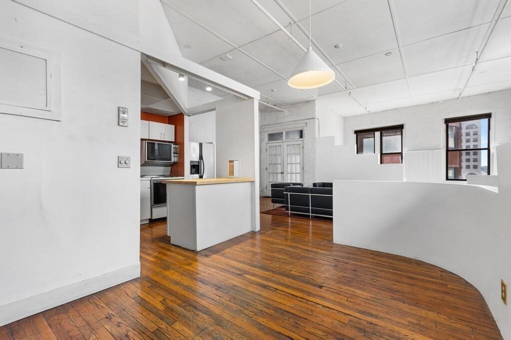 Building Photo - 96 South St