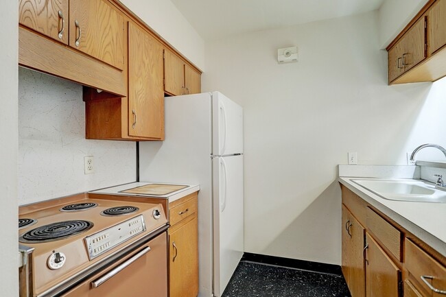 Building Photo - 3703 Roseland St