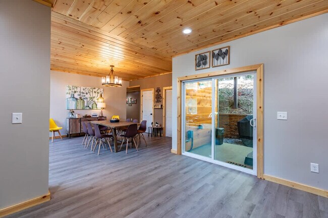 Building Photo - 43 Medina Ct