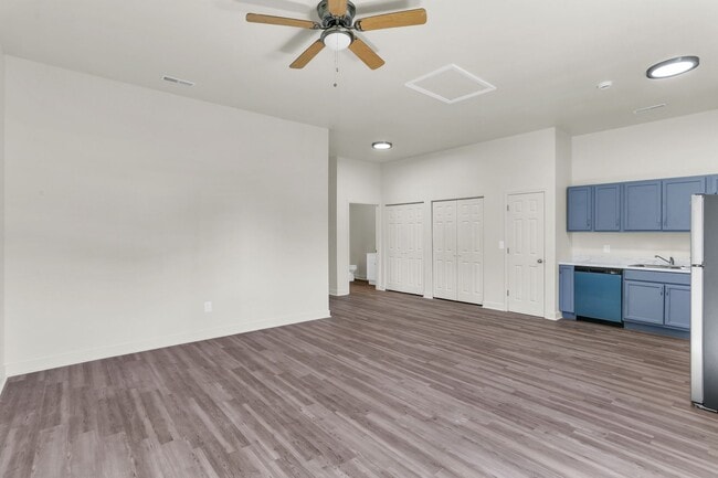 Building Photo - Escape to Serenity: Experience the Charm of our One-Bedroom Cottage!